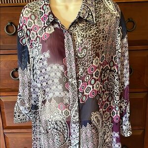 💟 Size 1X, Coldwater Creek Abstract Print Blouse with 💜🖤🩷 colors, button down.